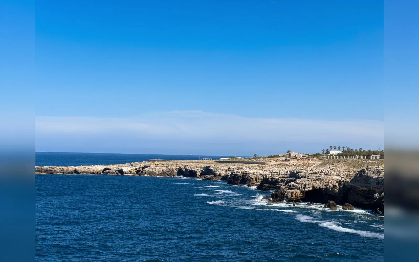Costa rocciosa sull'Adriatico