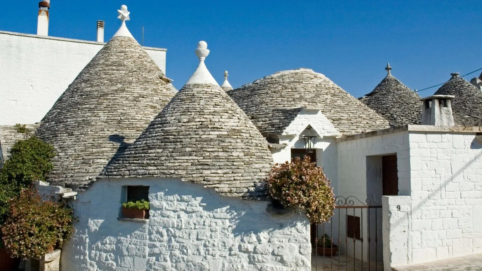 I trulli di Alberobello con i caratteristici tetti conici in pietra